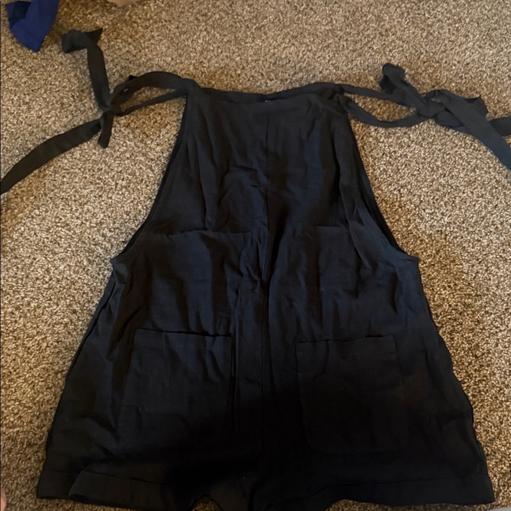 SHEIN Black Sleeveless Tie-Shoulder Romper with Front Pockets